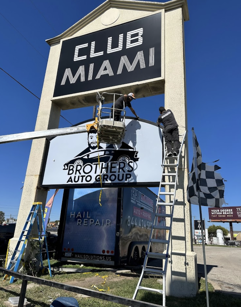 club Miami signage installation